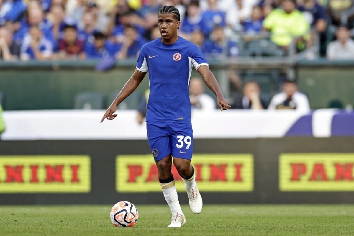 Manchester United dapatkan Andrey Santos dari Chelsea