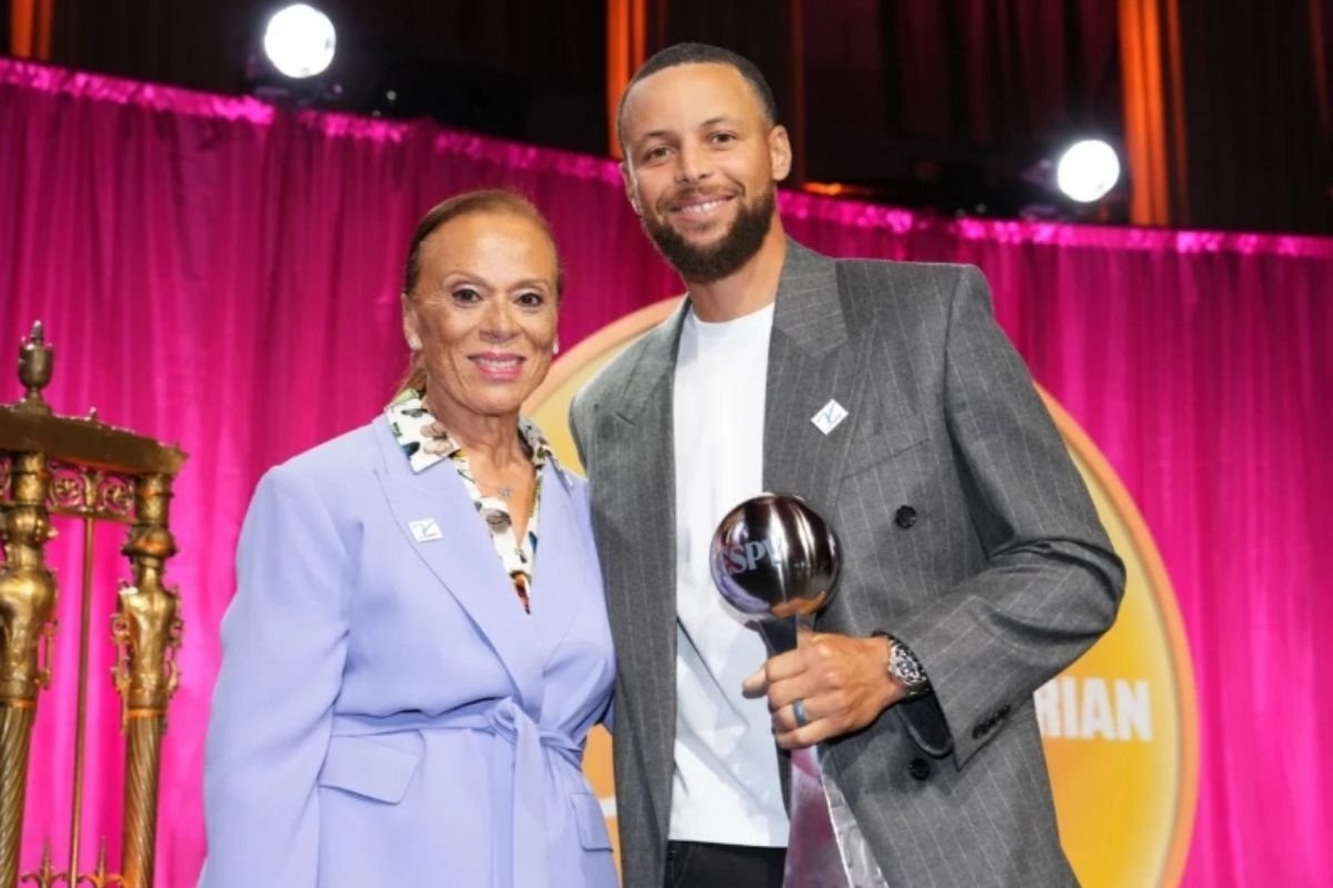 Stephen Curry raih Muhammad Ali Sports Humanitarian Award 2026