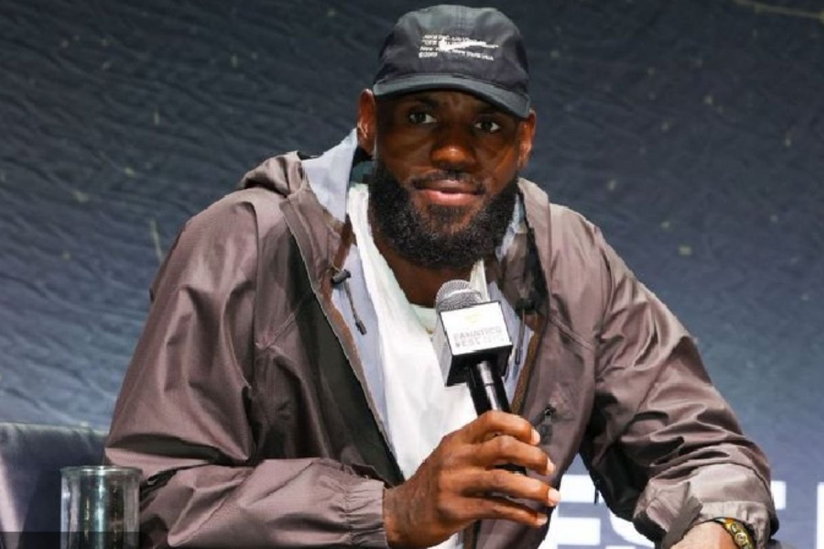 Agen dari LeBron James tak tahu kapan sang pemain akan pilih klub