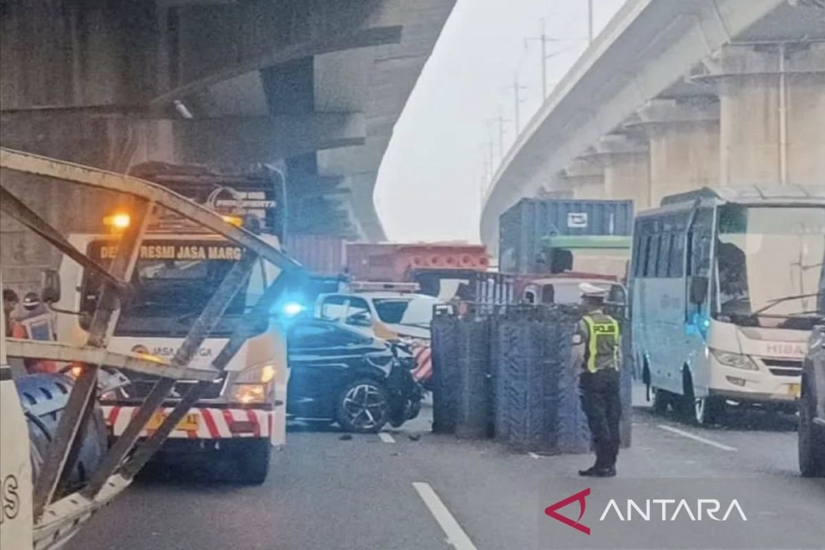 Kronologi tabrakan empat kendaraan dalam Tol Japek