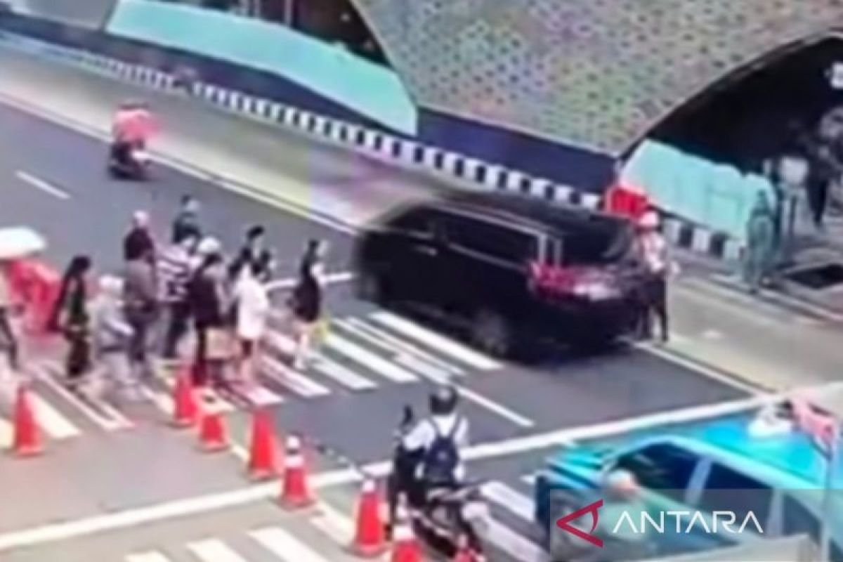 Terobos lampu merah, Polisi konfrontasi pemilik Alphard berikutnya sekuriti