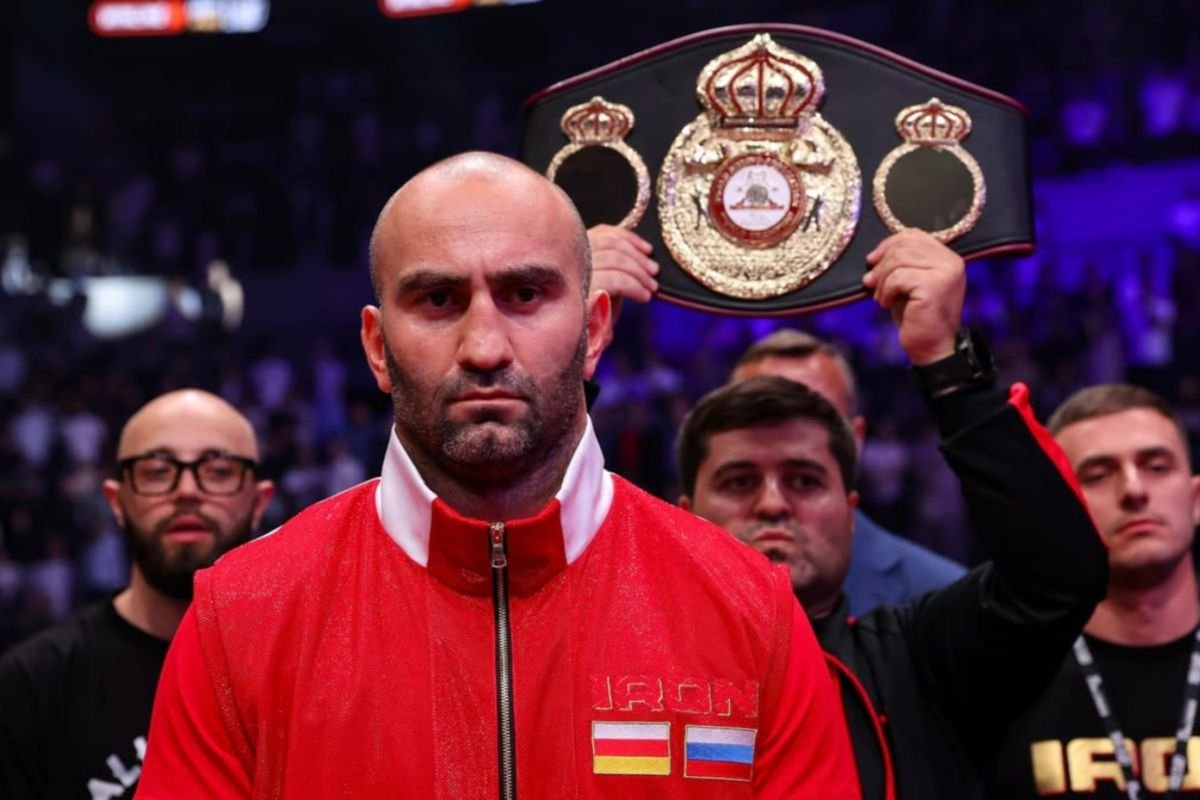 Juara WBA Gassiev ditargetkan ke laga besar usai paksa Kadiru menyerah