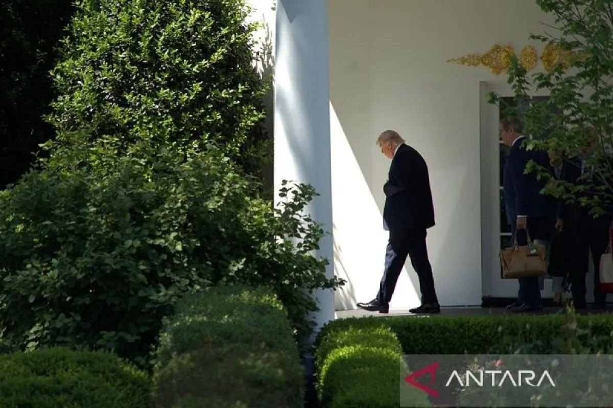 Trump: Dialog AS-Iran ditunda hingga pemakaman Khamenei
