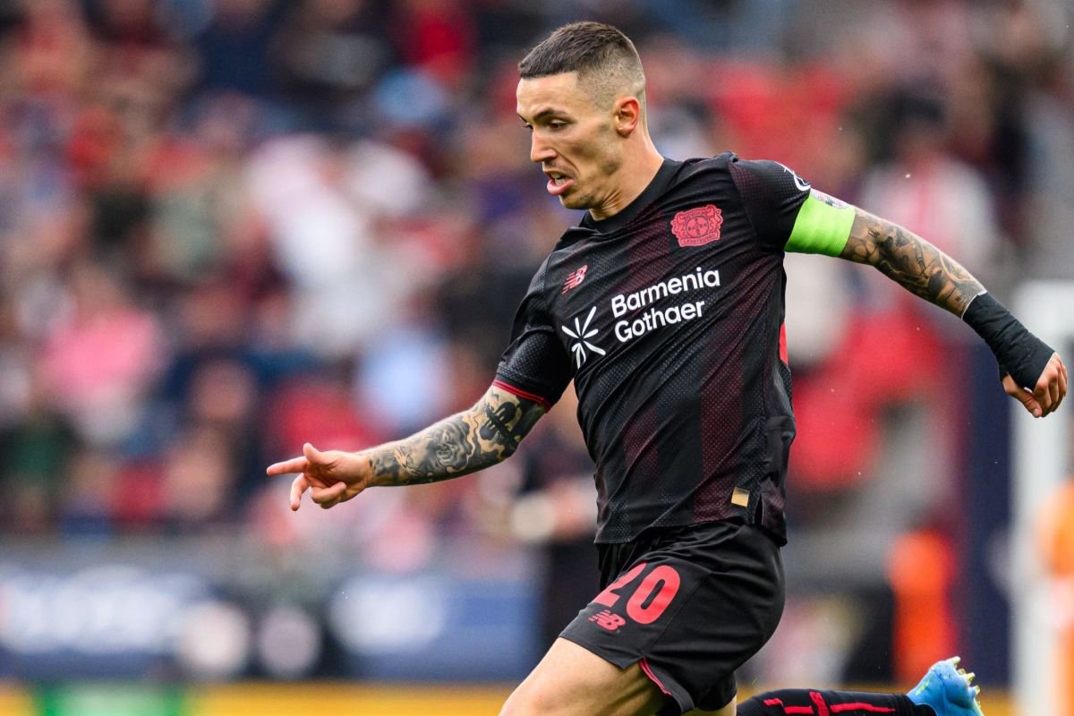 Alejandro Grimaldo resmi berlabuh ke Atletico Madrid