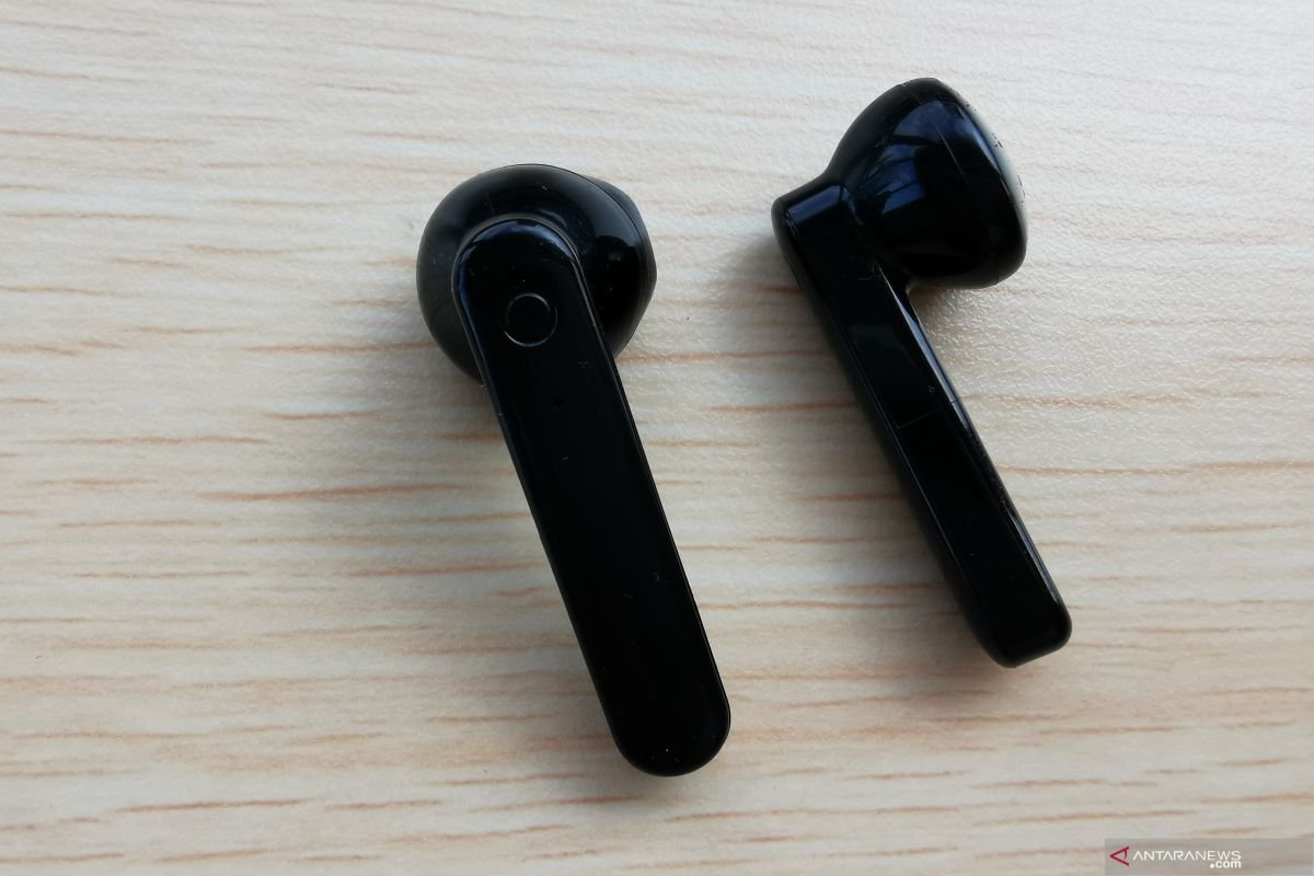 Mana lebih banyak berbagai aman untuk telinga, TWS atau earphone kabel?