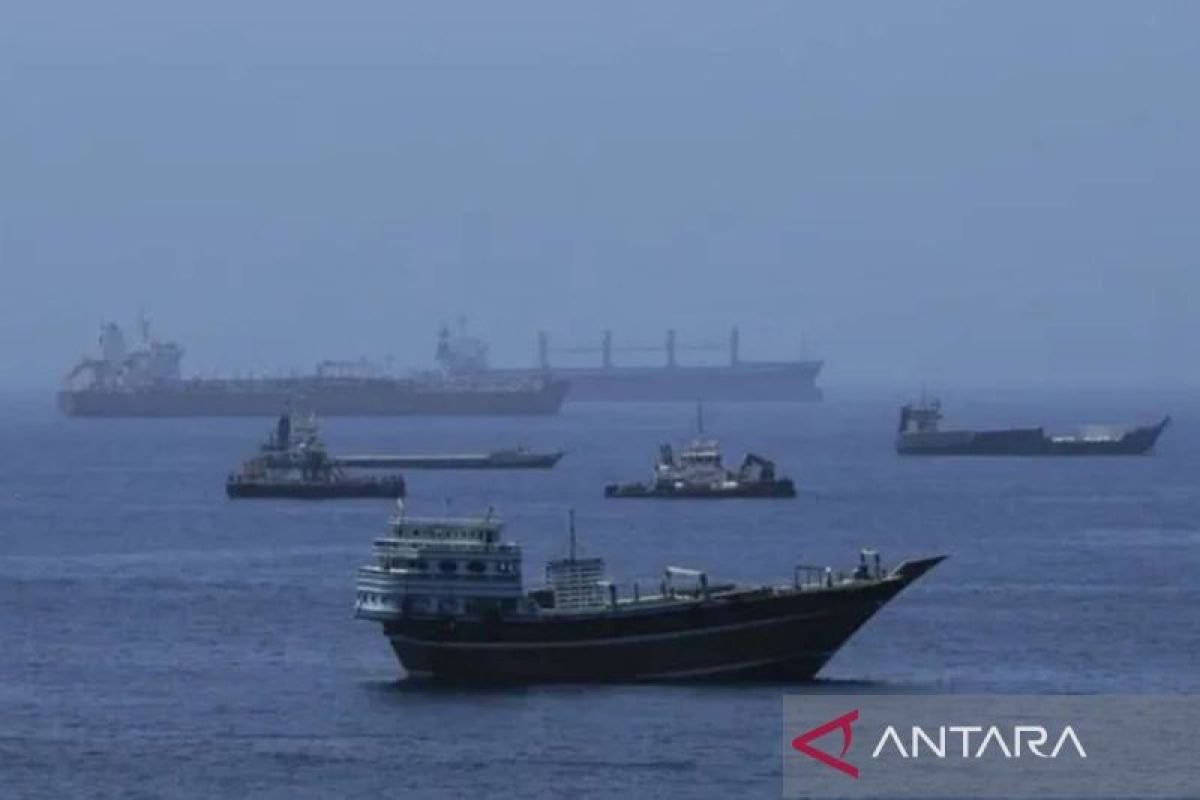 India batasi penempatan pelautnya pada kapal yang mana yang disebutkan melintasi Selat Hormuz